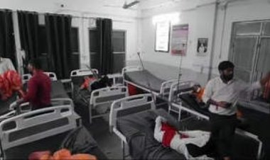 आगरा-लखनऊ एक्सप्रेसवे पर टूरिस्ट बस ट्रक से टकराई, पांच लोगों की मौत, 20 घायल