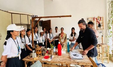 कच्ची मिट्टी आर्ट स्टूडियो में आर्ट की अनोखी कार्यशाला
