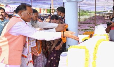 मुख्यमंत्री साय ने भांठागांव (बी) उपार्जन केन्द्र में धान खरीदी कार्य का किया शुभारंभ