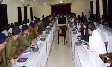 लॉ एंड ऑर्डर के संबंध में कलेक्टर-एसपी ने ली राजस्व-पुलिस विभाग की बैठक