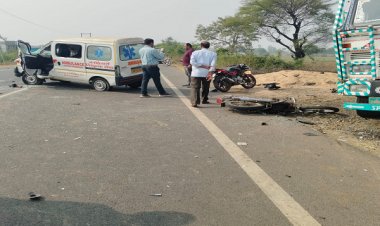 सिवनी में तेज रफ्तार एंबुलेंस की 2 बाइक से भयंकर टक्कर, तीन की मौत, दो घायल