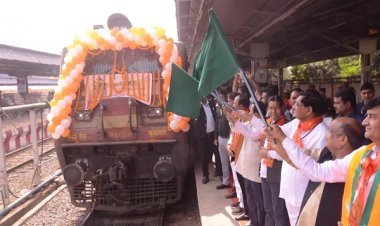 रामलला दर्शन के लिए रायपुर संभाग के 850 श्रद्धालु अयोध्या रवाना