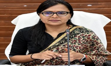 सत्तर प्लस आयु वालों का आयुष्मान कार्ड बनाने चलायें डोर-टू-डोर अभियान : कलेक्टर