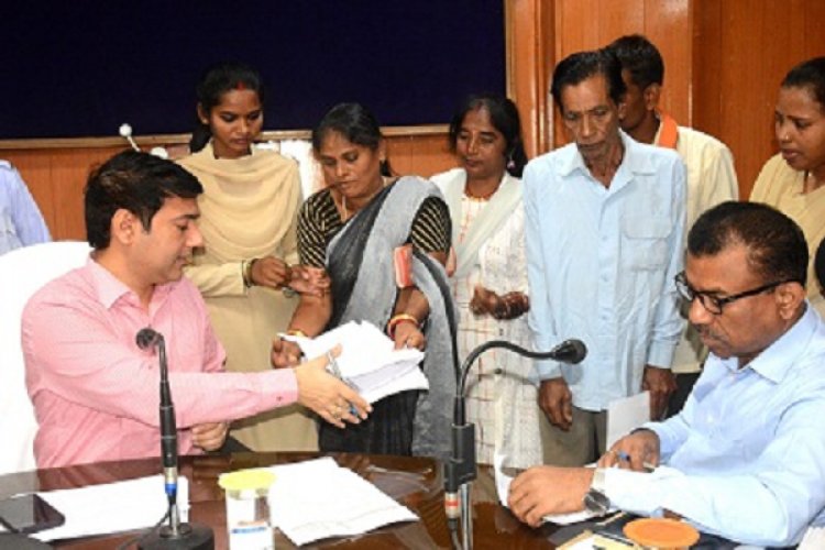 कलेक्टर ने जनदर्शन में सुनी आमजनों की समस्याएं