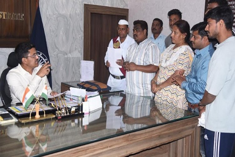 जनदर्शन में कलेक्टर ने सुनी लोगों की समस्याएं