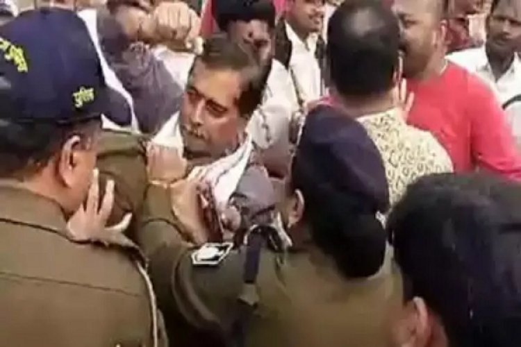 MP के मऊगंज में भारी बवाल, धार्मिक स्थल से अतिक्रमण हटाने को लेकर दो पक्षों में पथराव; बिगड़ा मामला