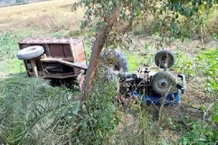 तेज रफ्तार ट्रैक्टर के पलटने से ड्राइवर की मौत