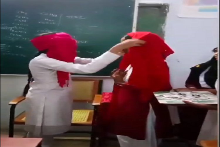 स्कूल में Reel के लिए दो छात्राओं ने किया निकाह, Viral होने पर मचा बवाल
