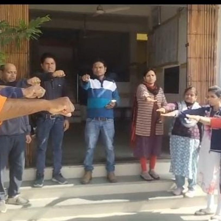 धार में प्रकृति परीक्षण अभियान का शुभारंभ:जिला आयुर्वेद अस्पताल में उत्साहपूर्वक मनाया 75वां राष्ट्रीय संविधान दिवस