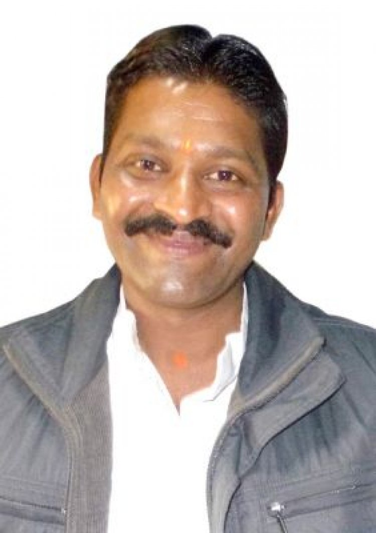 फर्जी हाजिरी के मामले को नहीं दबाने की मांग