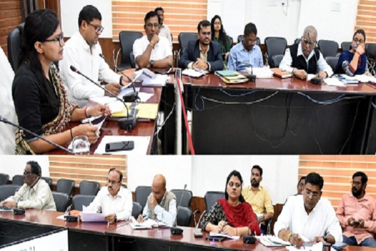 कलेक्टर ने शहरी क्षेत्रों में संचालित वायु प्रदूषण नियंत्रण एवं प्रबंधन कार्यों की समीक्षा की