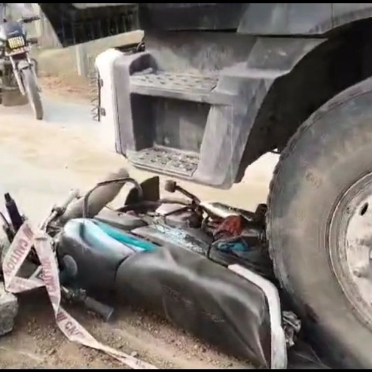 सिंगरौली में बाइक-हाइवा की टक्कर में युवक की मौत:आक्रोशित परिजनों ने किया चक्का जाम, प्रशासन की समझाइश के बाद शुरू हुआ आवागमन