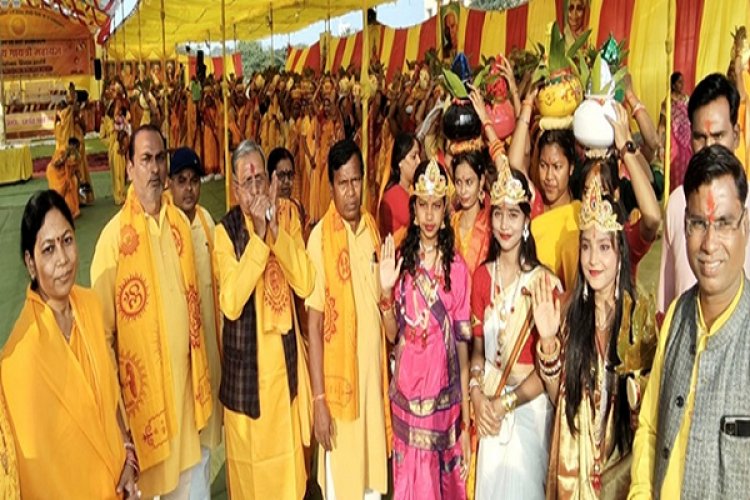 कलश यात्रा के साथ बोरियाखुर्द में 3 दिवसीय 21 कुण्डीय गायत्री यज्ञ का शुभारंभ