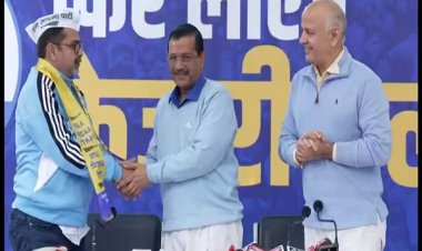 अवध ओझा आम आदमी पार्टी में शामिल, केजरीवाल ने दिलाई सदस्यता