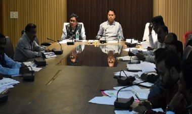 निर्धारित समयावधि में राजस्व प्रकरणों का निराकरण सुनिश्चित करें: कलेक्टर