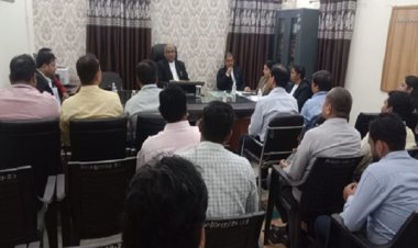 आगामी नेशनल लोक अदालत के संबंध में बैंक अधिकारीगण के साथ ली गई बैठक