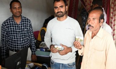 उपार्जन केन्द्रों में माइक्रो एटीएम की सुविधा से प्रसन्न है किसान