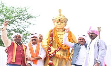 डिप्टी सीएम शर्मा ने जगदलपुर में शहीद गेंद सिंह की प्रतिमा का किया अनावरण