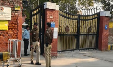 दिल्ली के 40 स्कूलों को बम से उड़ाने की धमकी, अभिभावकों में हड़कंप