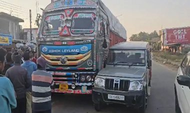 ट्रक ने बोलेरो को मारी टक्कर, बाल-बाल बचे स्कूली छात्र