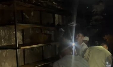 देर रात कपड़े की दुकान में लगी आग:दुकान से उठते धुंए से पता चला, ग्रामीणों ने मिलकर काबू पाया