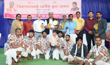 सामूहिक लोकनृत्य में सत्य के विरासत पंथी नृत्य मुड़ियाडीह प्रथम