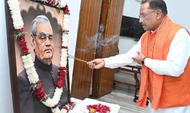 मुख्यमंत्री साय ने पूर्व प्रधानमंत्री अटल बिहारी वाजपेयी के जन्मदिन पर उन्हें नमन किया