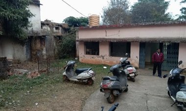 शराब की बोतलों से पटा जशपुर जनपद पंचायत