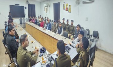 न्यू ईयर के पहले होटल और कैफे संचालन की पुलिस ने ली बैठक, सेलिब्रिटी बुलाने पर लेनी होगी अनुमति