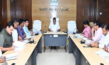 उचित व्यवस्था के तहत जारी रहे धान खरीद : कलेक्टर