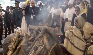 Manmohan Singh Funeral Live updates: पंचतत्व में विलीन हुए मनमोहन सिंह, निगम बोध घाट पर 'अमर रहें' के गूंजे नारे