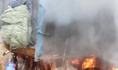 कोरबा में ट्रक और कार के बीच टक्कर, आग लगने से मचा हड़कंप