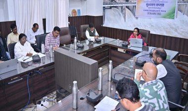 लक्ष्य अनुरूप कमार हितग्राहियों को लाभान्वित करें : कलेक्टर