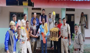 पंडरिया के शहद संग्राहकों को मिले डंक रोधी किट