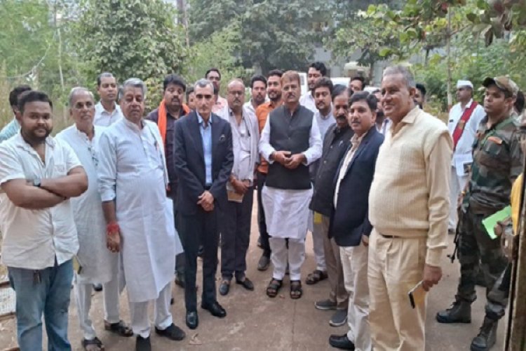 राजनीतिक दलों के प्रतिनिधियों ने लिया वेयर हाउस की सुरक्षा व्यवस्था का जायजा