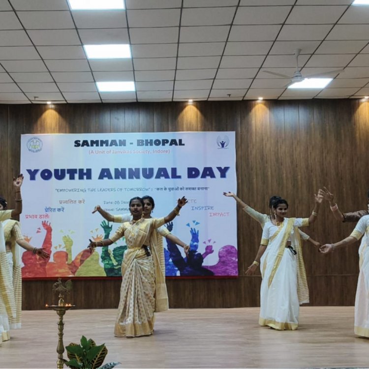 सम्मान ने किया युवा वार्षिकोत्सव-2024 का आयोजन:युवा के हाथों में शक्ति,पैरों में गति और आंखों में सपने होते हैं : फादर संजय