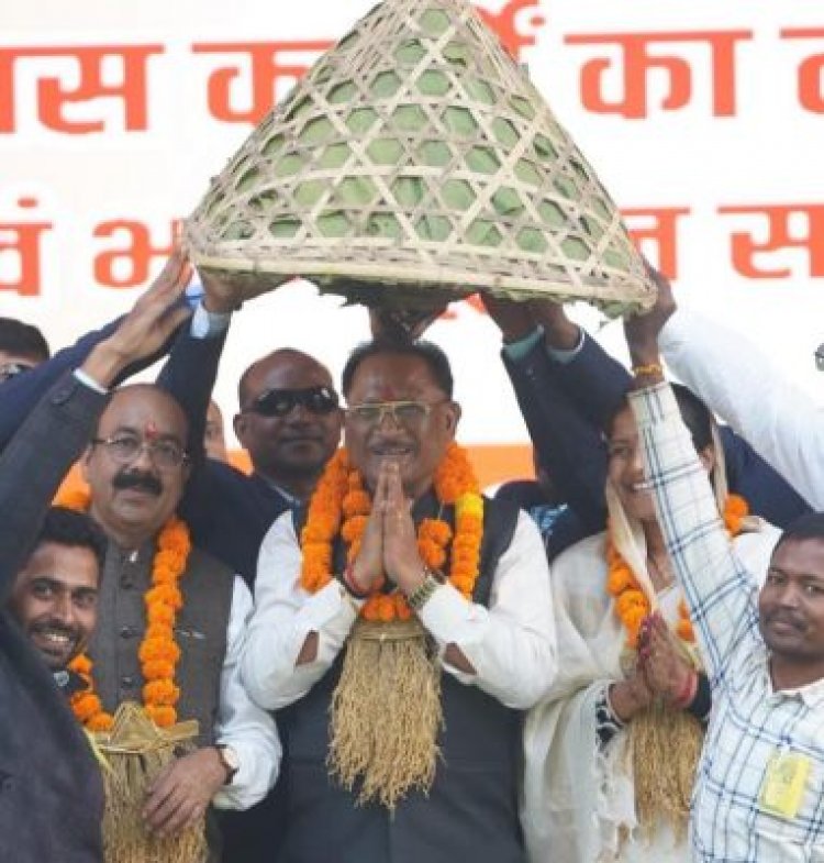 मुख्यमंत्री श्री विष्णुदेव साय ने मुख्यमंत्री अन्न कोष योजना का किया शुभारंभ, विशेष पिछड़ी जनजाति पहाड़ी कोरवा समुदाय की गर्भवती एवं शिशुवती माताओं को मिलेगा अतिरिक्त पोषण आहार, पहाड़ी कोरवा समुदाय में मातृ मृत्यु दर और शिशु मृत्यु दर को कम करने में मिलेगी मदद, मुख्यमंत्री ने 536 करोड़ रूपए के कार्याें का लोकार्पण और भूमिपूजन, अंबिकापुर नगर में अधोसंरचना विकास के लिए 23.90 करोड़ रूपए की घोषणा