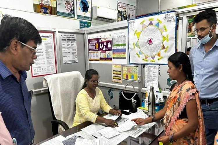 सीएमएचओ ने लोहण्डीगुड़ा ब्लॉक में निश्चय निरामय अभियान का लिया जायजा