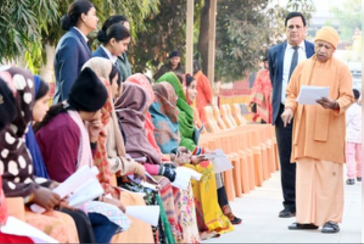 गरीबों की जमीन कब्जामुक्त कराएं, दबंगों को सबक सिखाएं : सीएम योगी