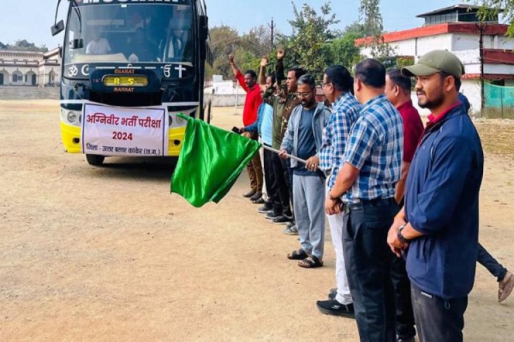 अग्निवीर भर्ती प्रशिक्षार्थियों को कलेक्टर ने हरी झण्डी दिखाकर किया रवाना