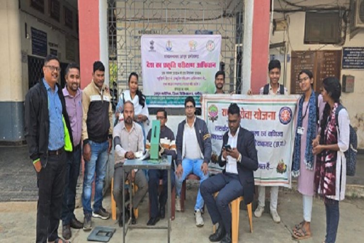 गौ पूजन एवं सोसायटी में किसानों का सम्मान कर मनाया जा रहा सरकार का गठन का उत्सव