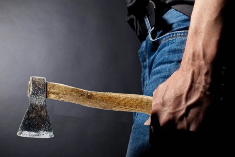 पड़ोसी का गला काटने के बाद भी नहीं मिला चैन, युवक ने कुल्हाड़ी लेकर रातभर... पुलिस की भी छूट गई हिम्मत
