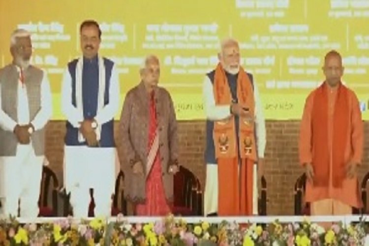 प्रधानमंत्री ने प्रयागराज में 5500 करोड़ रुपए की विकास परियोजनाओं का किया लोकार्पण और शिलान्‍यास