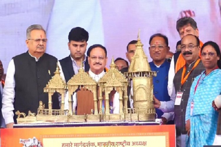 मुख्यमंत्री ने केंद्रीय मंत्री नड्डा को भेंट की राम मंदिर की ढोकरा शिल्पकला