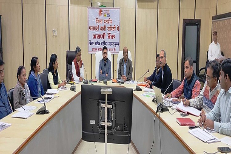 साइबर फ्रॉड से बचने जागरूकता अभियान चलाएं - कलेक्टर