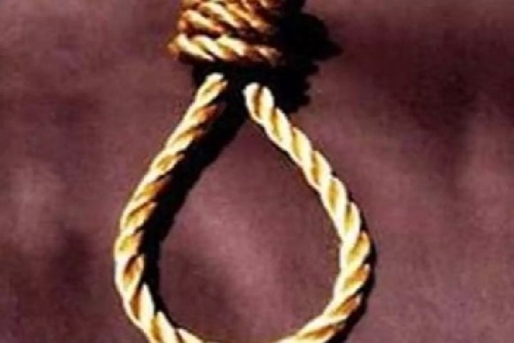 आरक्षक ने फांसी लगाकर की आत्महत्या