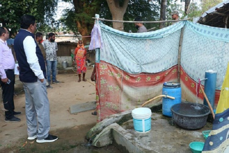 बस्तर कमिश्नर ने भ्रमण कर ली योजनाओं के क्रियान्वयन की जानकारी