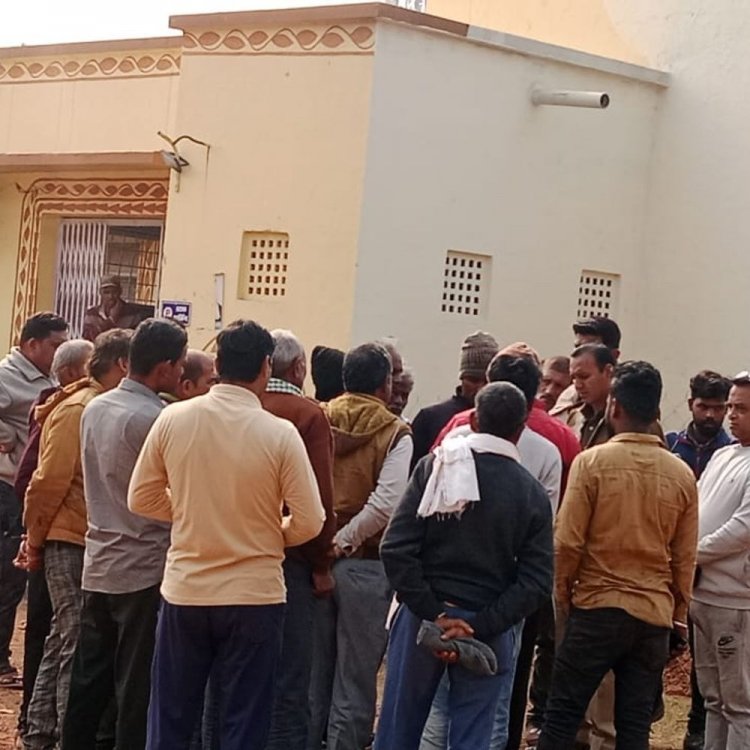 मऊगंज में बोलेरो ने दो लोगों को कुचला, मौत:सड़क किनारे खड़े होकर ऑर्केष्ट्रा सुन रहे थे दोनों, परिजनों ने लगाया हत्या का आरोप