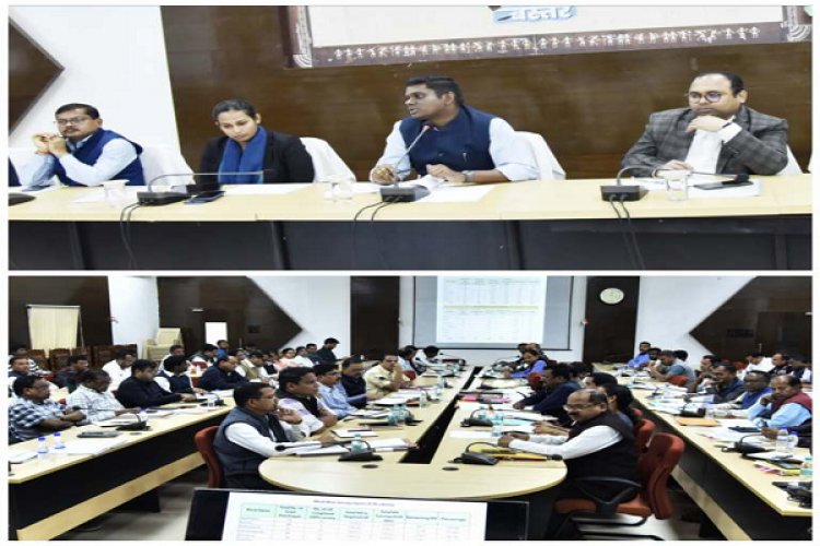 महतारी वंदन योजना के हितग्राहियों की जांच कर बेहतर क्रियान्वयन करें: कलेक्टर