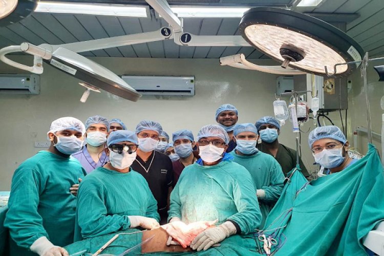 मेकाहारा में चमत्कारी सर्जरी: दिल और फेफड़े से चिपका 5 किलो का ट्यूमर निकाला गया